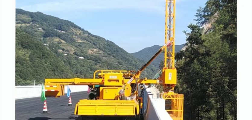 小型折臂式橋檢車