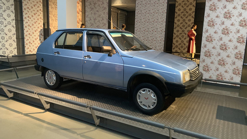 “五菱”牌LZ1010MC型微型轎車