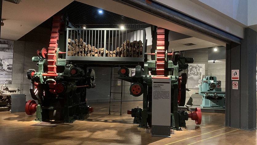 10T/D型單鏈?zhǔn)綑C(jī)械磨木機(jī)